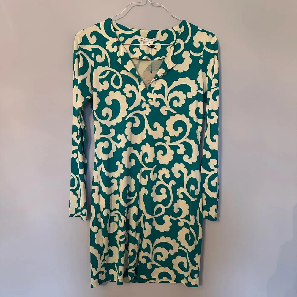 Diane Von Furstenberg V-Neck Long Sleeve Green and White Sheath Dress - Picture 2 of 5